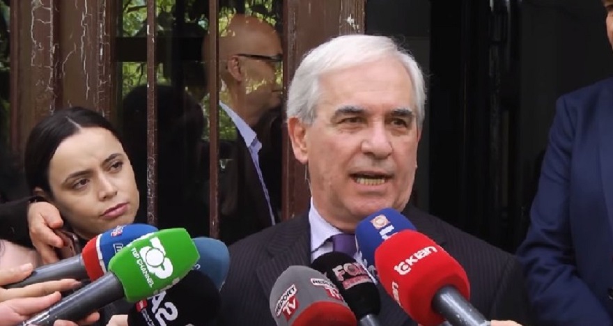 VIDEO/ Nuk përmbahet Gjinushi, kryetari i ri i Akademisë së Shkencave ofendon gazetaren: Ik mjekohu se je e eksituar VIDEO/ Nuk përmbahet Gjinushi, kryetari i ri i Akademisë së Shkencave ofendon gazetaren: Ik mjekohu se je e eksituar