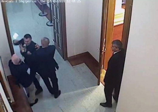 Një politikan që e ka merituar “dajakun”! PD-ja del kundër të gjithëve: “FRONTEX” është regres për vendin! Një politikan që e ka merituar “dajakun”! PD-ja del kundër të gjithëve: “FRONTEX” është regres për vendin!