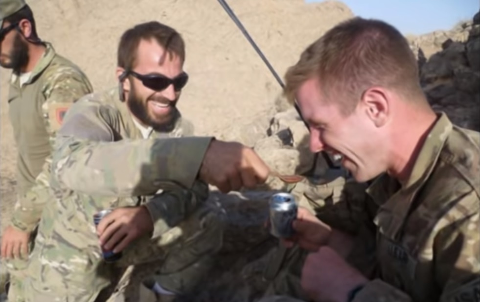 Basha me ish-at e tij i “përkulet” sot efektivin të RENEA-s Ibrahim Basha, i v.rarë në Lazarat, si pasojë e vullnetit politik të Berishës për të k.anabizuar fshatin Basha me ish-at e tij i “përkulet” sot efektivin të RENEA-s Ibrahim Basha, i v.rarë në Lazarat, si pasojë e vullnetit politik të Berishës për të k.anabizuar fshatin