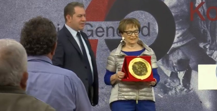 Çfarë turpi, çfarë tallje/ Pensionistja Doris Pack kthehet në Tiranë për “llogari” të Shpëtimit: Basha, Idrizi dhe Vokshi po bëjnë çmos për çështjen Çame… por harron Dulen e koalicionit Çfarë turpi, çfarë tallje/ Pensionistja Doris Pack kthehet në Tiranë për “llogari” të Shpëtimit: Basha, Idrizi dhe Vokshi po bëjnë çmos për çështjen Çame… por harron Dulen e koalicionit