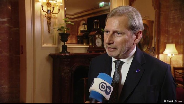 Johannes Hahn: Pamjet video të protestës po ndikojnë negativisht në vendimin e BE Johannes Hahn: Pamjet video të protestës po ndikojnë negativisht në vendimin e BE