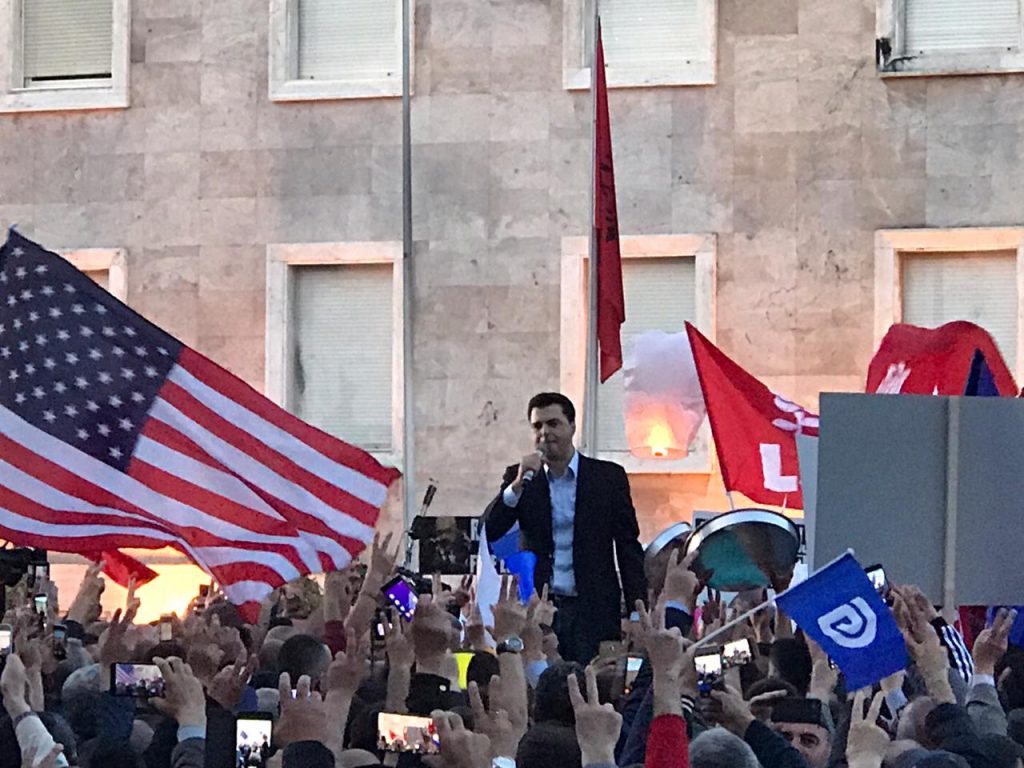 Loja e pisët fetaro-politike e Lulzim Bashës, me myslimanët: “Të jesh demokrat dhe mysliman është princip” Loja e pisët fetaro-politike e Lulzim Bashës, me myslimanët: “Të jesh demokrat dhe mysliman është princip”