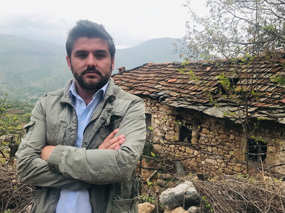 “Politikanët nuk e dënojnë njëri tjetrin, veç akuzohen, ndërrojnë fanellat dhe rinisin lojën nga e para” “Politikanët nuk e dënojnë njëri tjetrin, veç akuzohen, ndërrojnë fanellat dhe rinisin lojën nga e para”