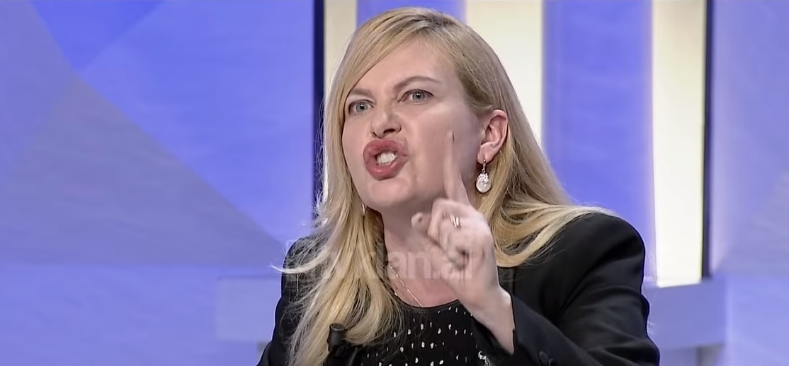 VIDEO/ Mesila Doda i sulet keq Baton Haxhiut: Rrugaç, ordiner! E di ç’të bëjë apo jo… të gjuaj me shishe! VIDEO/ Mesila Doda i sulet keq Baton Haxhiut: Rrugaç, ordiner! E di ç’të bëjë apo jo… të gjuaj me shishe!