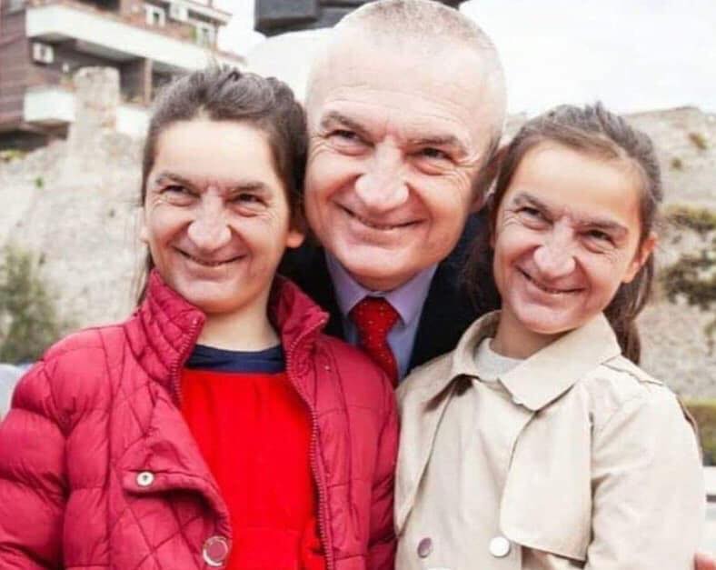 Meta i “zgërlaqur“ akuzon gjyqtarët e Kolegjit dhe sulmon ndërkombëtarët: “Shumë të trembur dukeshin nga fotot” Meta i “zgërlaqur“ akuzon gjyqtarët e Kolegjit dhe sulmon ndërkombëtarët: “Shumë të trembur dukeshin nga fotot”