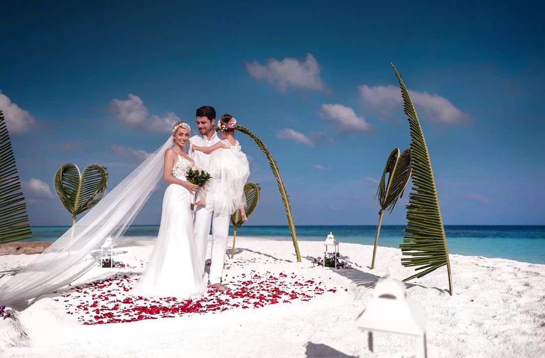 Mezi po e presim! Vjen dueti i radhës që do na lërë pa fjalë, Miriami sapo publikoi një sekuencë dhe u mahnitëm Mezi po e presim! Vjen dueti i radhës që do na lërë pa fjalë, Miriami sapo publikoi një sekuencë dhe u mahnitëm