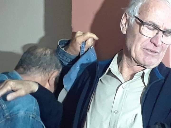 FOTO/ Miq e koleg të pikëlluar dhe në lot i japin lamtumirën e fundit Muhamet Likos FOTO/ Miq e koleg të pikëlluar dhe në lot i japin lamtumirën e fundit Muhamet Likos