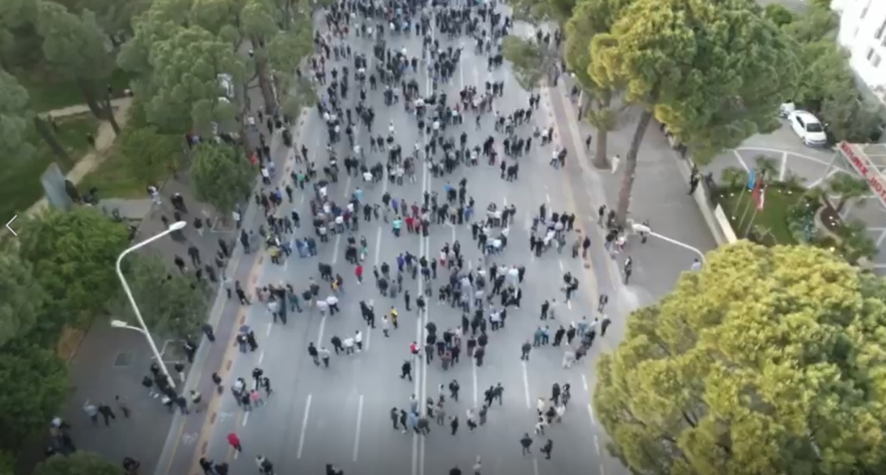 Berisha lajmëron datën e protestës “më të madhe” që kanë parë ndonjëherë shqiptarët!