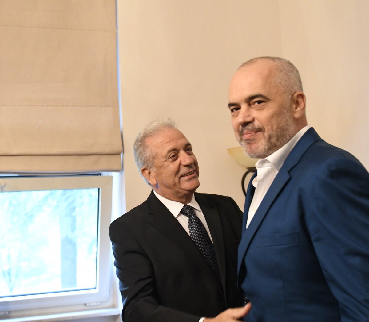 Rama falenderon Avramopoulos: Falë jush i tregojmë BE-së se jemi partnerë të besueshëm Rama falenderon Avramopoulos: Falë jush i tregojmë BE-së se jemi partnerë të besueshëm