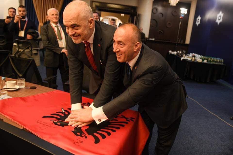 “Heqja e taksës serbe”, Haradinaj i përgjigjet Ramës: Shqiptarëve ua kam borxh të vërtetën, shyqyr që aty është dikush me tregu të vërtetën