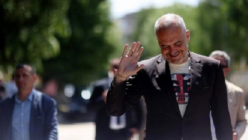 Rama jep lajmin e mirë: “S’ka më secili për vete e zoti për të gjithë… Nuk mund t’i hapim gropën vetes!” Rama jep lajmin e mirë: “S’ka më secili për vete e zoti për të gjithë… Nuk mund t’i hapim gropën vetes!”