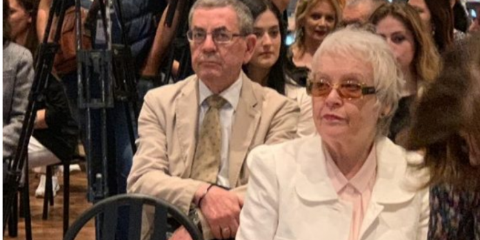 Rishfaqet Rexhina ish-gruaja e Fatos Nanos, nuk do e besoni me kë është e shoqëruar (Foto) Rishfaqet Rexhina ish-gruaja e Fatos Nanos, nuk do e besoni me kë është e shoqëruar (Foto)