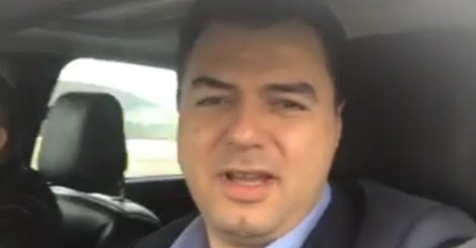 Lulzim Basha deliron deri në eksitim në… Elbasan! Po më presin mijëra qytetarë duke thirrur: “Mirë se vjen kryeministër i ardhshëm”!