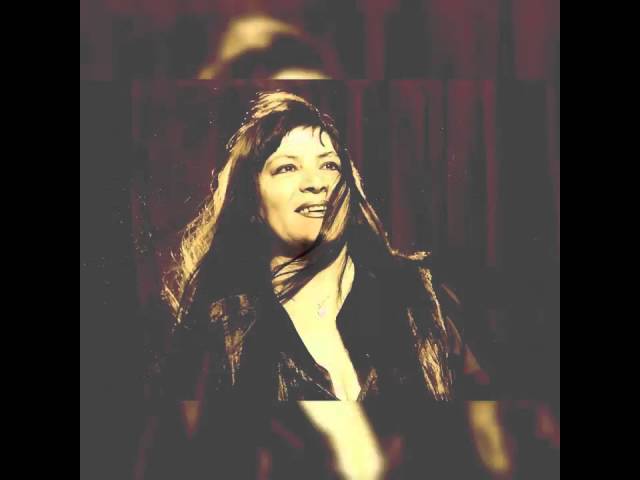 Nuk harrohet lehtë zëri i “Bilbilit të Vlores”, Kleopara Skarco Nuk harrohet lehtë zëri i “Bilbilit të Vlores”, Kleopara Skarco