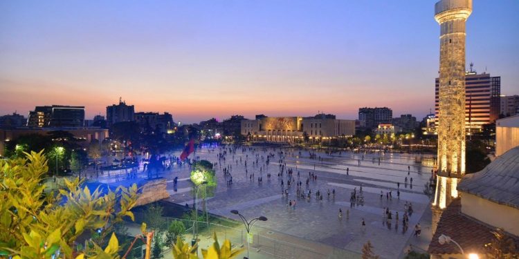 Sheshi “Skënderbej” fiton çmimin e dytë nga BE për arkitekturën bashkëkohore më të mirë në Europë Sheshi “Skënderbej” fiton çmimin e dytë nga BE për arkitekturën bashkëkohore më të mirë në Europë