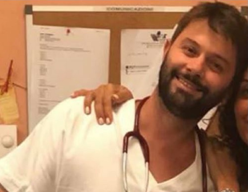 Shpallet “hero” nga mediat italiane, kush është shqiptari që braktisi dasmën e tij për të shpëtuar jetë e një gruaje Shpallet “hero” nga mediat italiane, kush është shqiptari që braktisi dasmën e tij për të shpëtuar jetë e një gruaje