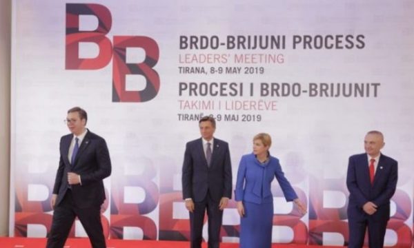 Pse nuk dola në foto me Metën e Kitaroviç?! Pse nuk dola në foto me Metën e Kitaroviç?!