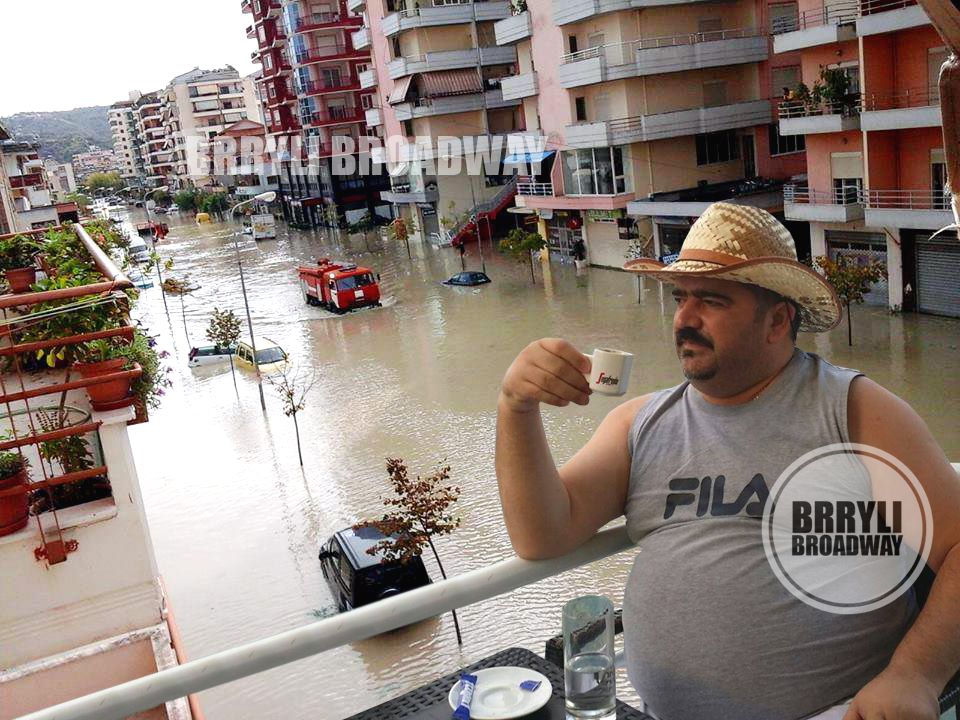 FOTOT/ Panorama është fantastike nga Vlora turistike, shpërthen në humor rrjeti