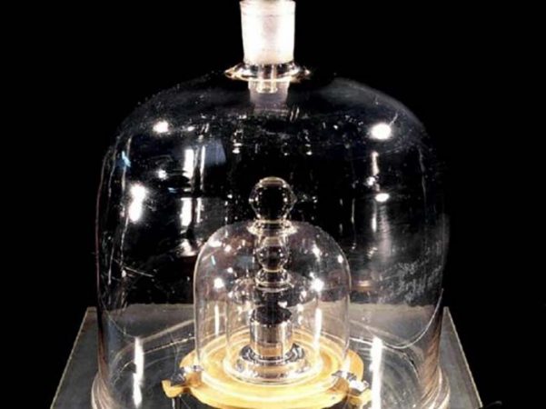 Paris, hyn në fuqi përkufizimi i ri i kilogramit Paris, hyn në fuqi përkufizimi i ri i kilogramit