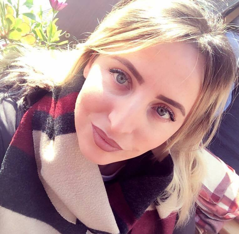 Zgjohu nga gjumi dallëndyshe! Zgjohu nga gjumi dallëndyshe!