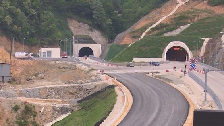 Hapet plotësisht rruga Tiranë-Elbasan Hapet plotësisht rruga Tiranë-Elbasan