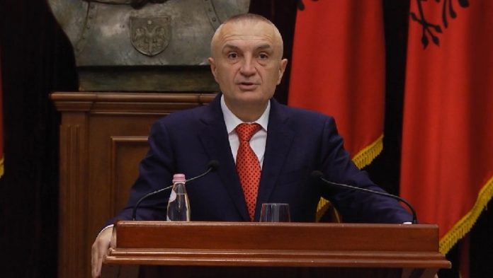 Meta pa vënë gjumë në sy u jep lajmin shqiptarëve në pikë të mëngjesit: Jam esëll… nuk iki! Meta pa vënë gjumë në sy u jep lajmin shqiptarëve në pikë të mëngjesit: Jam esëll… nuk iki!