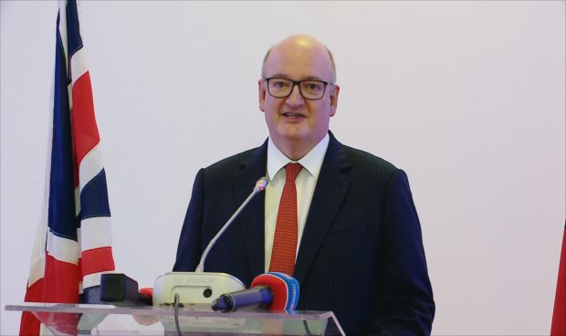 Një vizitë e papritur për Monikën: Ambasadori i rëndësishëm i shkon me urgjencë në zyrën!