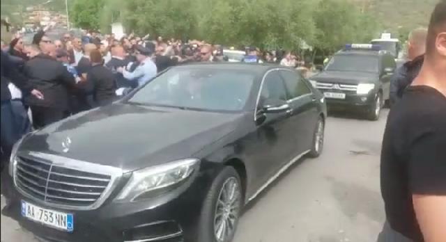 Opozita nis mësymjet kundër kryeministrit në Librazhd dhe Patos, “pritë” me dhunë verbale nga çetat e ’97-tës të dyshes Berisha-Meta