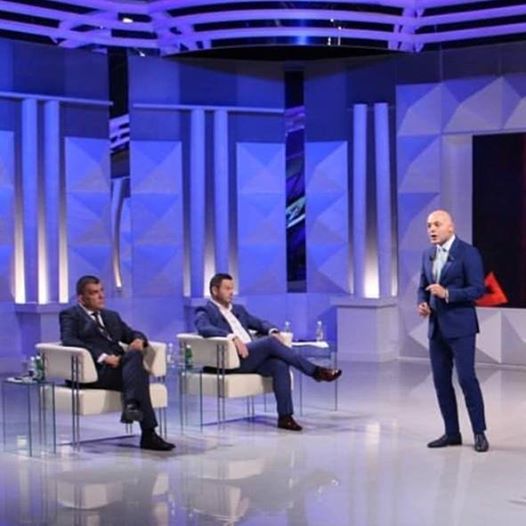 Përgjimet me zë dhe përgjimet me figurë! Avokati i njohur shqiptar nxjerr foton dhe i jep goditjen e rëndë Metës: Ahh i shkreti Dritan Prifti! Përgjimet me zë dhe përgjimet me figurë! Avokati i njohur shqiptar nxjerr foton dhe i jep goditjen e rëndë Metës: Ahh i shkreti Dritan Prifti!