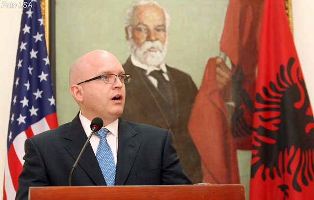 Zyrtari i lartë i DASH telefonatë 20 minuta me Ramën: Washingtoni godet rëndë Metën! Ja urdhëri i prerë për zgjedhjet Zyrtari i lartë i DASH telefonatë 20 minuta me Ramën: Washingtoni godet rëndë Metën! Ja urdhëri i prerë për zgjedhjet