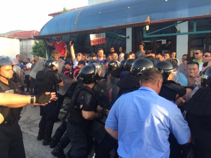 Tentativë për goditjen e kryeministrit në Librazhd, në pranga drejtues të PD-LSI, 23 nën hetim Tentativë për goditjen e kryeministrit në Librazhd, në pranga drejtues të PD-LSI, 23 nën hetim