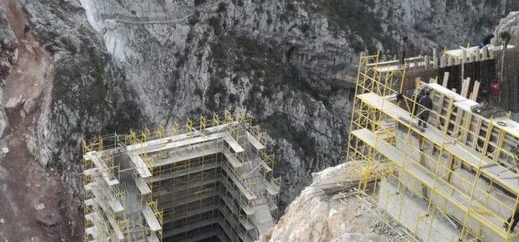 “Rruga e Arbrit” duan apo nuk duan ato që i bënë “rrugët pa rrugë” do përfundoi! Burreli vetëm 1 orë larg nga Tirana! “Rruga e Arbrit” duan apo nuk duan ato që i bënë “rrugët pa rrugë” do përfundoi! Burreli vetëm 1 orë larg nga Tirana!