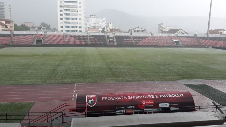 Stuhi e breshër, anulohet ndeshja testuese e Kombëtares me Shpresat Stuhi e breshër, anulohet ndeshja testuese e Kombëtares me Shpresat