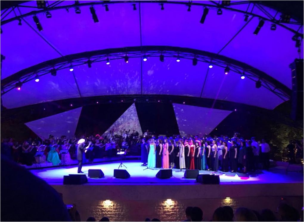 Rikthehen “këngët e liqenit”, mijëra njerëz kujtojnë muzikën e viteve ‘80 Rikthehen “këngët e liqenit”, mijëra njerëz kujtojnë muzikën e viteve ‘80