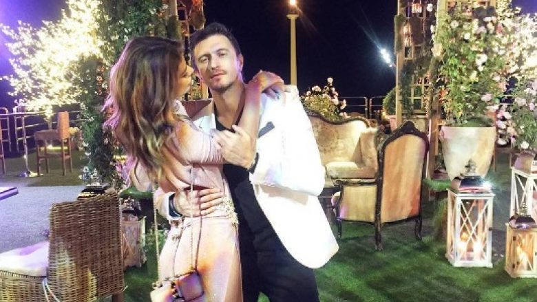 Modelja e njohur shqiptare ndahet nga bashkëshorti, biznesmeni i saj shpallet në kërkim Modelja e njohur shqiptare ndahet nga bashkëshorti, biznesmeni i saj shpallet në kërkim