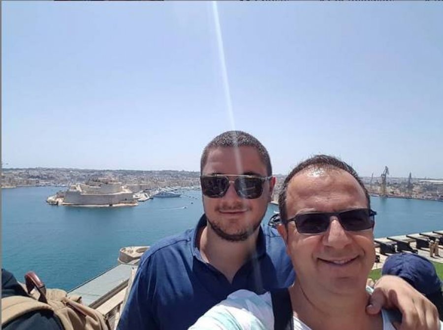 Ardit Gjebrea feston datëlindjen, djali i tij Jon prek me fjalët e tij