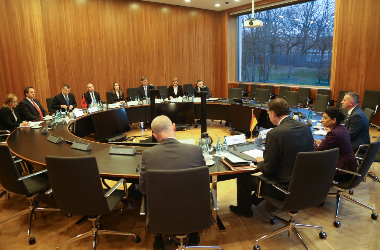 Taulant Balla, “betejë” me Lulzim Bashën në Gjermani Taulant Balla, “betejë” me Lulzim Bashën në Gjermani