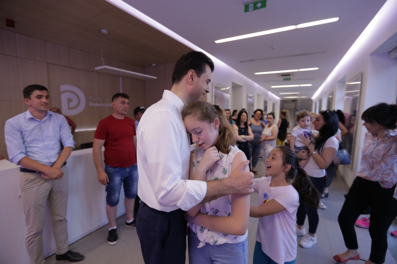 Deputetja e PS-së solidarizohet me vajzën e Bashës: “A nuk e patë fytyrën e frikësuar? Deputetja e PS-së solidarizohet me vajzën e Bashës: “A nuk e patë fytyrën e frikësuar?