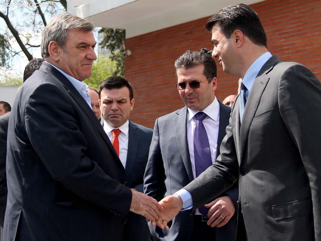 Duka, njeriu që e sulmon më shumë për Durrësin : Dako i “kthen reston” dhe i bën akuzën e rëndë Duka, njeriu që e sulmon më shumë për Durrësin : Dako i “kthen reston” dhe i bën akuzën e rëndë