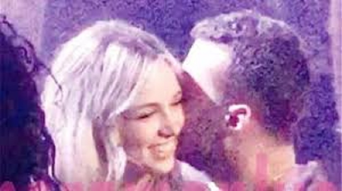 FOTOT/ Gaz Paja i jep sot fund beqarisë: Detaje të dasmës dhe bukuroshes fatlume që ia “dogji shaminë” FOTOT/ Gaz Paja i jep sot fund beqarisë: Detaje të dasmës dhe bukuroshes fatlume që ia “dogji shaminë”