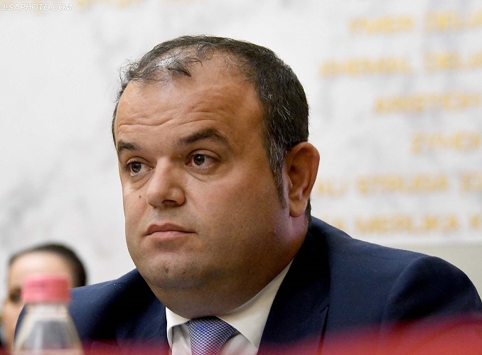 Presidenti dhe pasuria fundosin Gentjan Osmanin ish prokurorin e Metës Presidenti dhe pasuria fundosin Gentjan Osmanin ish prokurorin e Metës