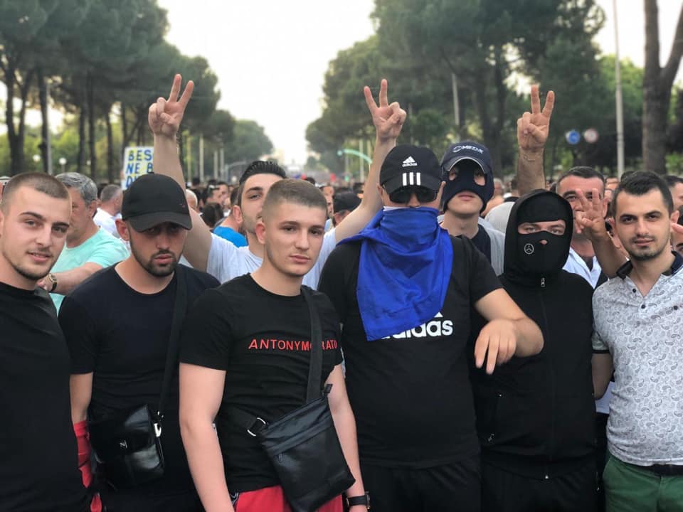 Luçiano Boçi  kërcënon me një 21 Janar të dytë me “çadra pistoletë”: Mos mendoni se nuk mund ta bëjmë dhe ne një 21 janar, por nuk duam kufoma. Se njerëzit gati i kemi