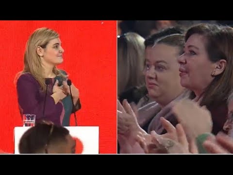 Nora Malaj dhe Kryemadhi teksa Basha mbante fjalimin bënin “selfie” si çifti më i urryer i turmës (Foto)