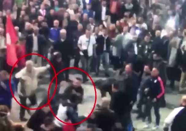 VIDEO/ Kush janë agresorët e ish-truprojës së Berishës dhe djalit të tij? VIDEO/ Kush janë agresorët e ish-truprojës së Berishës dhe djalit të tij?