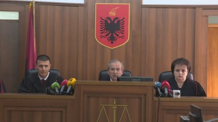 Dikur i dha Bashkinë e Tiranës, sot është njeriu më i “urryer” i opozitës Dikur i dha Bashkinë e Tiranës, sot është njeriu më i “urryer” i opozitës