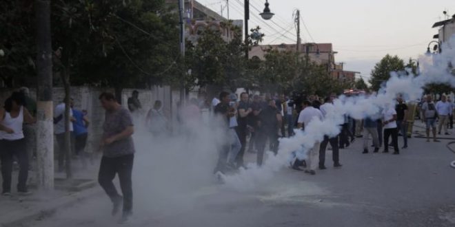 I vunë “drynin” shkollave të mos zhvillohen zgjedhjet, policia bënë raprezale në Mallakastër për shkelësit e ligjit I vunë “drynin” shkollave të mos zhvillohen zgjedhjet, policia bënë raprezale në Mallakastër për shkelësit e ligjit