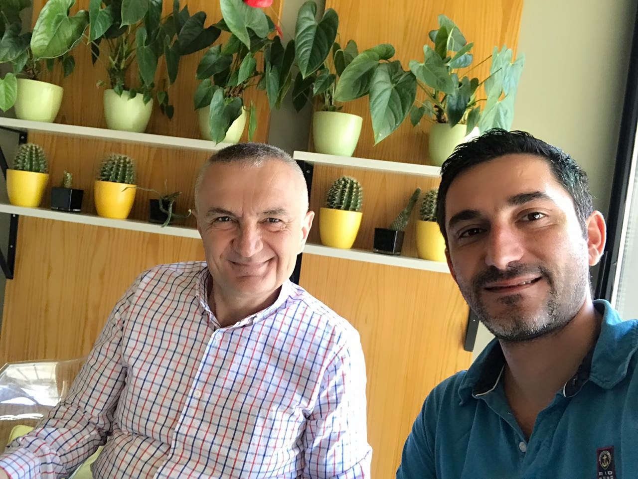 Presidenti në shkarkim presione me “lugë çaji” nga Kodra e Diellit: Të mos harrojmë se nuk ka vetëm të dielë, por edhe të hënë! Presidenti në shkarkim presione me “lugë çaji” nga Kodra e Diellit: Të mos harrojmë se nuk ka vetëm të dielë, por edhe të hënë!