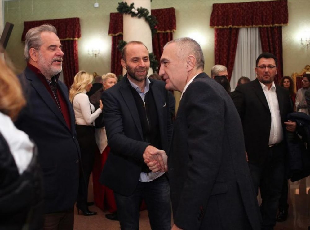 Kazanë dhe palaço! Shembulli ulëritës, që tregon se si Rama i ka “kapur” të gjitha mediat në Shqipëri! Kazanë dhe palaço! Shembulli ulëritës, që tregon se si Rama i ka “kapur” të gjitha mediat në Shqipëri!