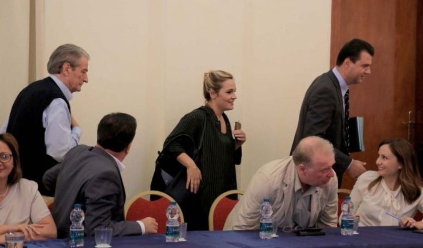 Basha i fut ankthin Kryemadhit, shmang vendimin nëse do shkojë me listë të përbashkët në zgjedhje, shton sulmet e akuzat ndaj Ramës