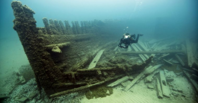 Njihuni me qytetin nën Liqenin e Ohrit dhe historinë e tij Njihuni me qytetin nën Liqenin e Ohrit dhe historinë e tij